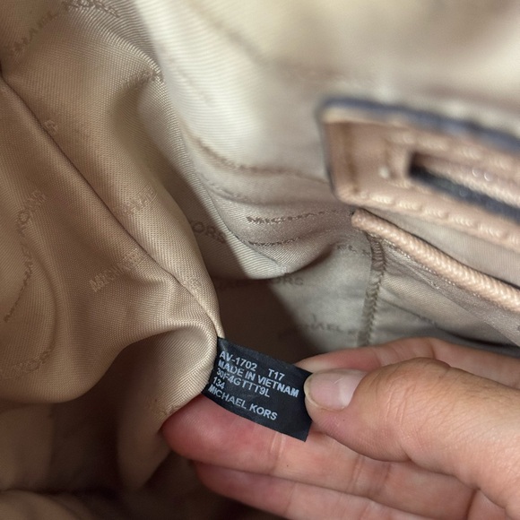 Michael Kors Jet Set Travel Large Tote Oyster Beige Saffiano Leather Top Zip Bag - Picture 15 of 15